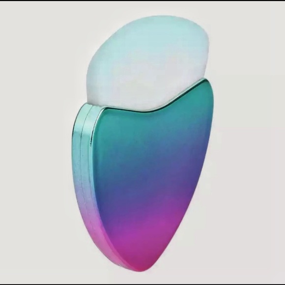 Shiny Ombré Foundation Brush - Picture 5 of 5